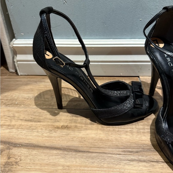 Marc Fisher Black Patent Heels with Bow - Picture 4 of 9
